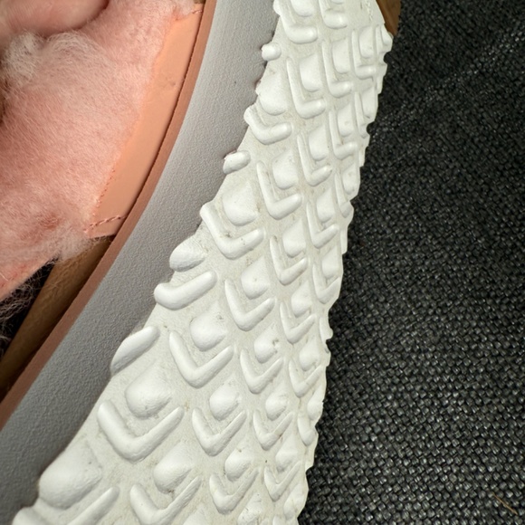 UGG Women's Holly Sunset Fluffy Sandals Size 8.5 - Picture 16 of 16